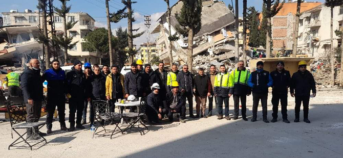 Pendik Sivaslılar’dan 1 Tır dolusu malzeme ve konteyner yardımı