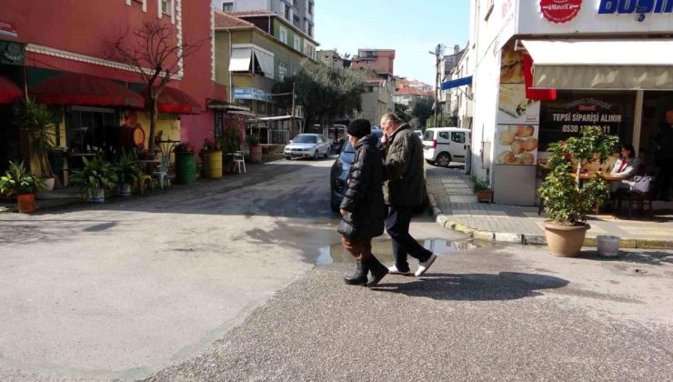 Pendik’te ‘arabama sürttün’ kavgası kameraya yansıdı