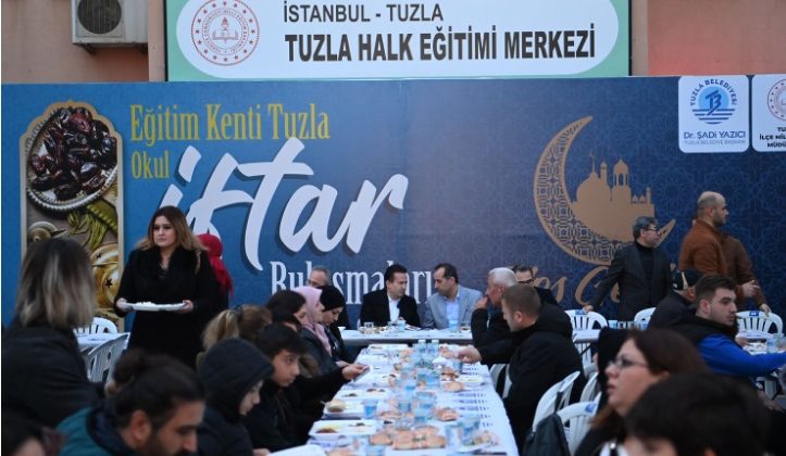 Başkan Yazıcı, Halk Eğitim Merkezi Öğretmenleri İle İftarda Bir Araya Geldi