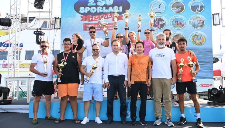 İstanbul’un doğu yakası Tuzla’da düzenlenen su sporları festivali nefesleri kesti