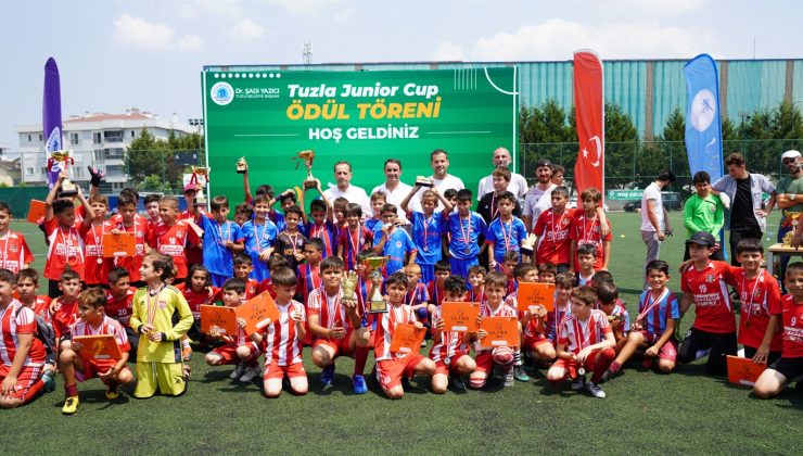 ‘TUZLA JUNİOR CUP FUTBOL TURNUVASI’ KIYASIYA REKABETE EV SAHİPLİĞİ YAPTI