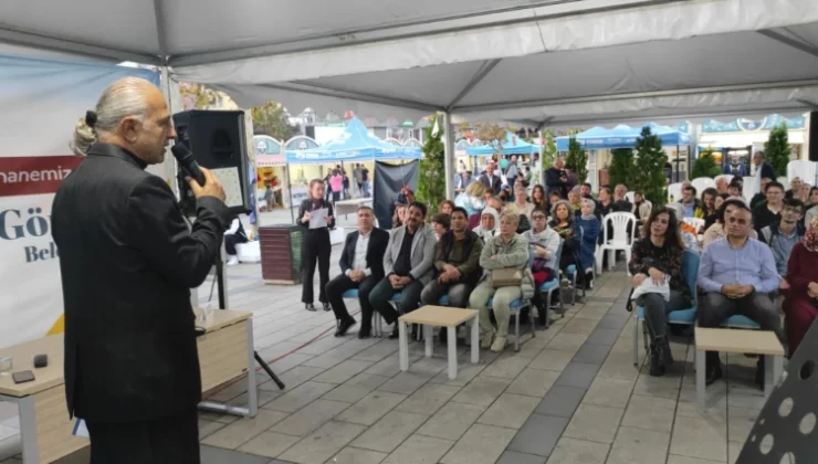 Şehrin Şairleri Kitap Fuarını Şiirlerle Renklendirdi