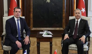 Bakan Yerlikaya, Yunanistan Göç ve İltica Bakanı Kairidis ile görüştü
