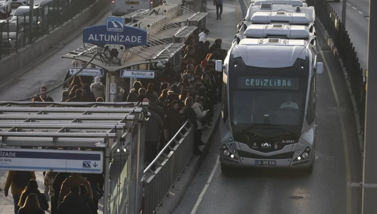 DOSYA HABER/İSTANBUL’UN ULAŞIM SORUNU – "Uyumayan şehir"de gece toplu taşımaya erişim sıkıntısı yaşanıyor