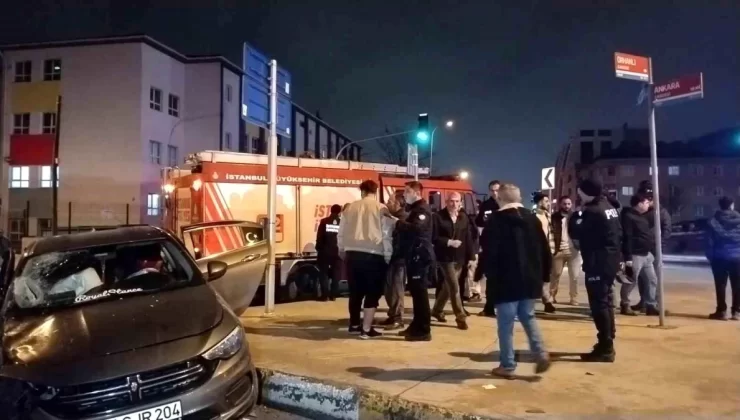 Pendik’te Ters Yönde Seyir Halindeki Servis Minibüsü Kazaya Karıştı