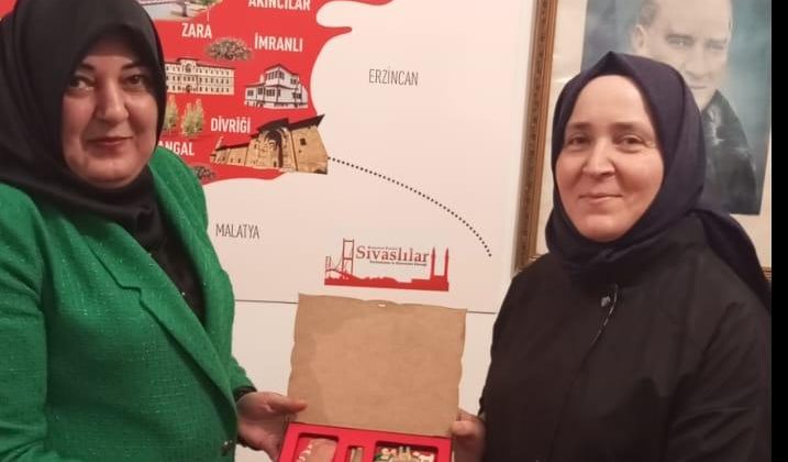 AK Parti Kadın Kolları Başkanından Pendik Sivas’lılar Derneğine Ziyaret
