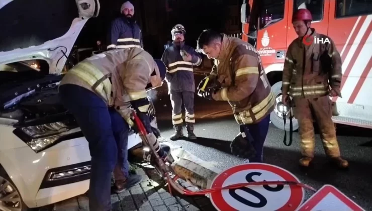 Pendik’te aydınlatma direğine çarpan sürücü olay yerinden kaçtı