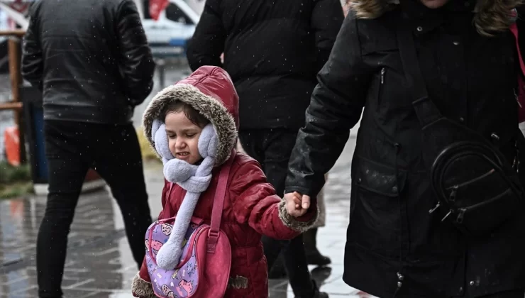 İstanbul’da Yağış ve Fırtına Etkisi Sürüyor