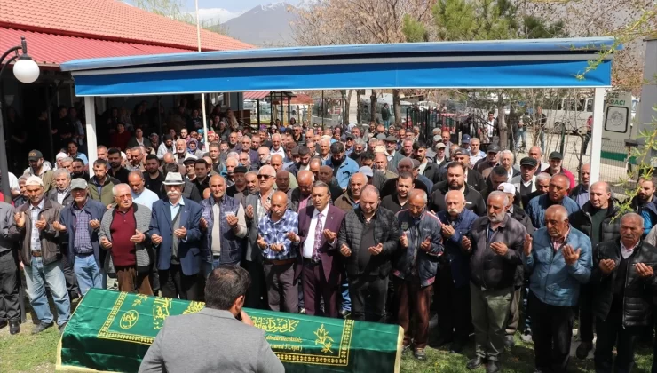 İstanbul’da gece kulübü yangınında hayatını kaybeden Binali Çayır’ın cenazesi Erzincan’da defnedildi