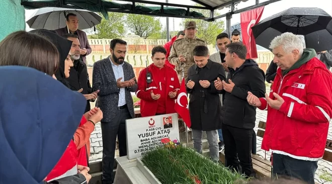 Türk Kızılay Pendik Şubesi, Elazığ’daki şehit mezarlarını ziyaret etti