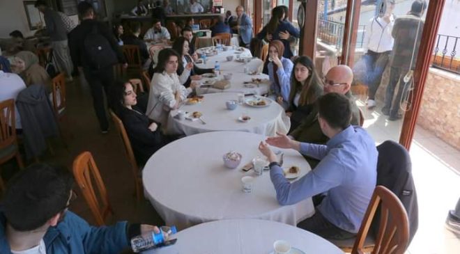 İstanbul Erzurumlular Vakfı Öğrenciler ile Kahvaltı Programında Buluştu,Burs Dağıtımı Gerçekleştirdi