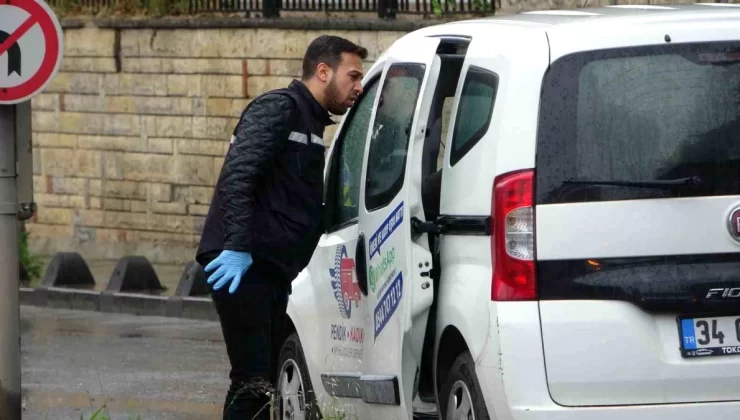 Kartal’da minibüsçüler derneği ile kavga: Minibüs dernek aracının üzerine sürüldü