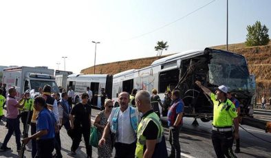 Son Dakika! Küçükçekmece’de Metrobüs Kazası