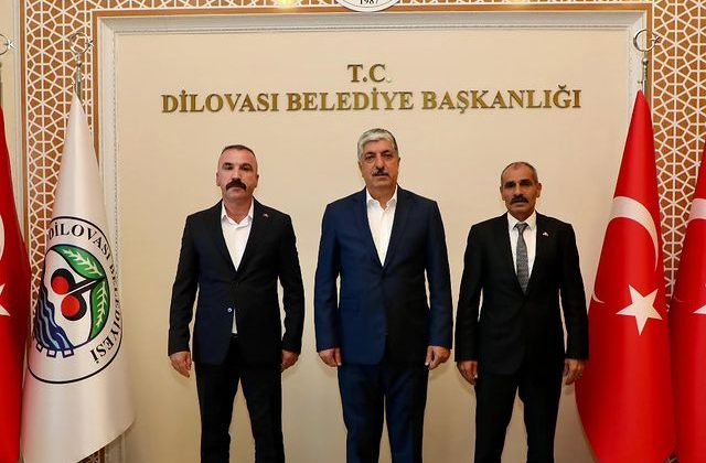 Dilovası Belediye Başkanı Ramazan Ömeroğlu, Milliyetçi Hareket Partisi Dilovası İlçe Başkanlığı’na atanan Gencay Söğütçü’yü ve yeni yönetimini ziyaret etti