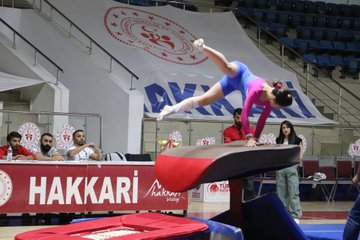 Hakkari’de Okul Sporları Jimnastik Yarışmaları Düzenlendi