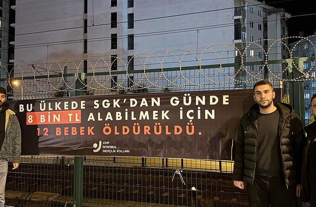 İstanbul İl Gençlik Kolları Yenidoğan Çetesine Karşı Pankartlama Etkinliği Düzenledi