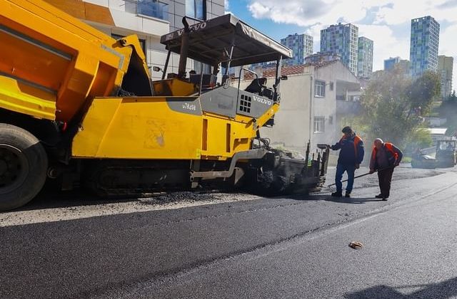 Ümraniye’de Asfalt Çalışmaları Hız Kesmeden Devam Ediyor