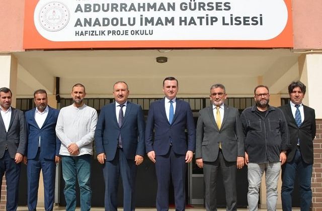 Pendik Kaymakamı ve İlçe Milli Eğitim Müdürü Eğitim Kurumlarını Ziyaret Etti