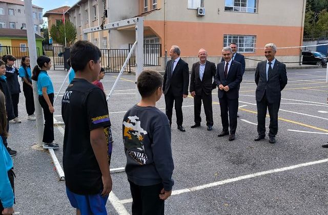 Üsküdar Kaymakamı Adem Yazıcı, Kirazlı Orhan Seyfi Orhon Ortaokulu’nu Ziyaret Etti