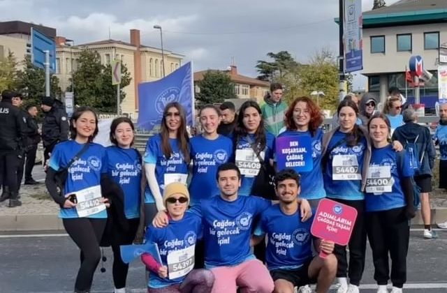 Çağdaş Yaşamı Destekleme Derneği Ataşehir Şubesi “Eğitimde Fırsat Eşitliği” İçin İstanbul Maratonu’na Katıldı