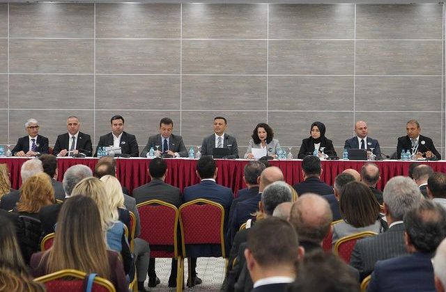 CHP İstanbul İl Başkanı Özgür Çelik ve Heyeti İBB Grup Toplantısında Buluştu
