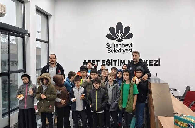 İstanbul Sultanbeyli Belediyesi, Öğrencilere Afet Farkındalık Eğitimi Verdi