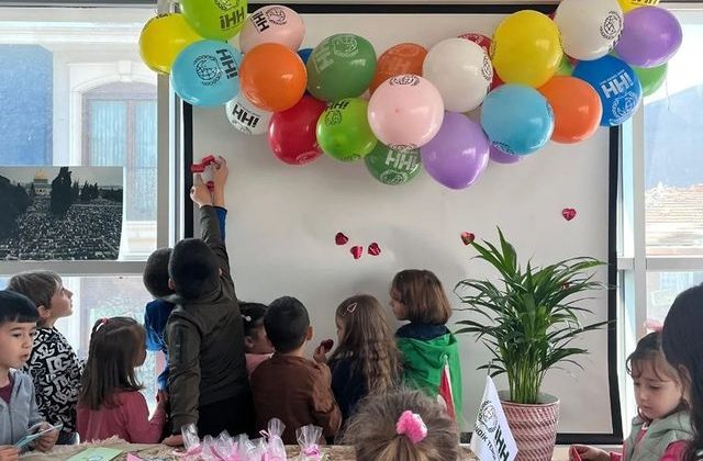 Minikler, Portakal Çiçeği Programında Esmaül Hüsna Koleksiyonu Oluşturdu