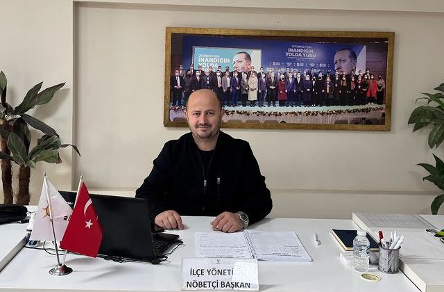 AK Parti Çekmeköy İlçe Başkanlığı, Nöbet Tutarak Vatandaşlarla İletişim Kuruyor