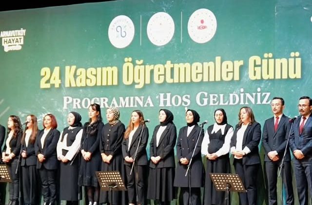 Arnavutköy’de Öğretmenler Öğretmenler Günü Etkinliğinde Bir Araya Geldi