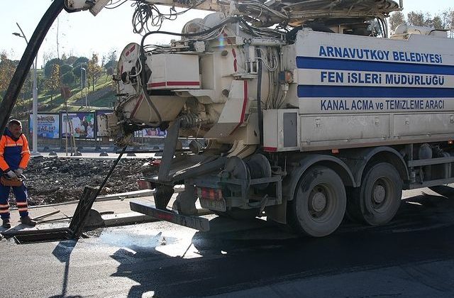 Arnavutköy Belediyesi, Yağış Mevsimi Öncesi Su Taşkınlarını Önlemek Amacıyla Çalışmalarını Sürdürüyor