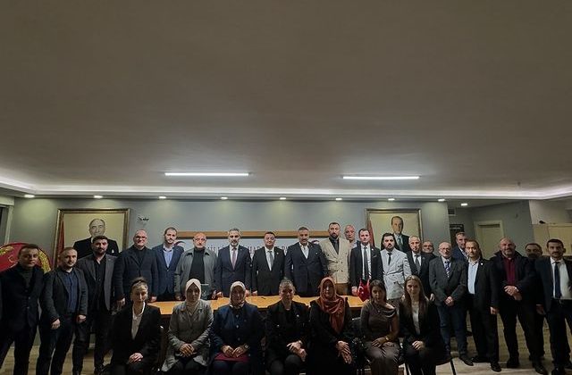 AK Parti Ataşehir Kadın Kolları Başkanı MHP Ataşehir İlçe Başkanlığı’nı Ziyaret Etti