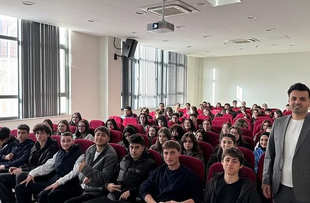 Yenidoğan Anadolu Lisesi’nde Öğrencilere Verimli Ders Çalışma Teknikleri Anlatıldı