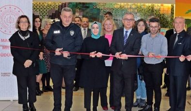 Maltepe Kaymakamı Bahri Tiryaki, Öğretmenler Günü Resim Sergisi Açılışına Katıldı