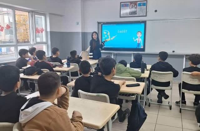 İstanbul Kartal’da Selçuk Eraydın İmam Hatip Lisesi ve İbrahim Saime Zıpkın İlkokulu Öğrencilere Rehberlik Çalışması Gerçekleştirildi