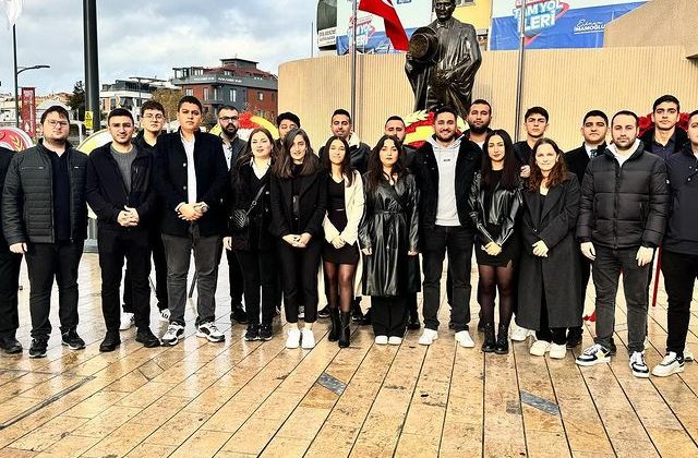 CHP Maltepe Gençlik Kolları Atatürk’ü Unutmadı