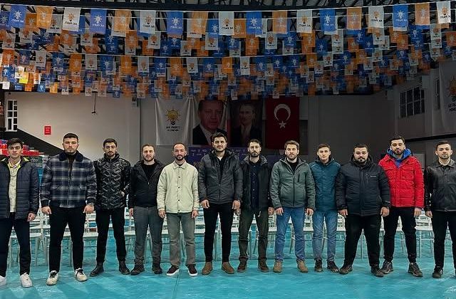 AK Gençlik Pendik, Olağan Kongre’ye Hazırlık için Bayraklama Yapıyor