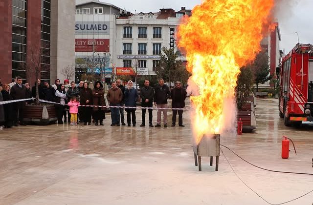 İstanbul Sultanbeyli Kaymakamlığı’ndan Yangın Güvenliği ve Tahliye Tatbikatı