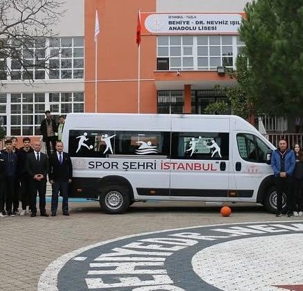 Sporcu Öğrencilere Minibüs Desteği