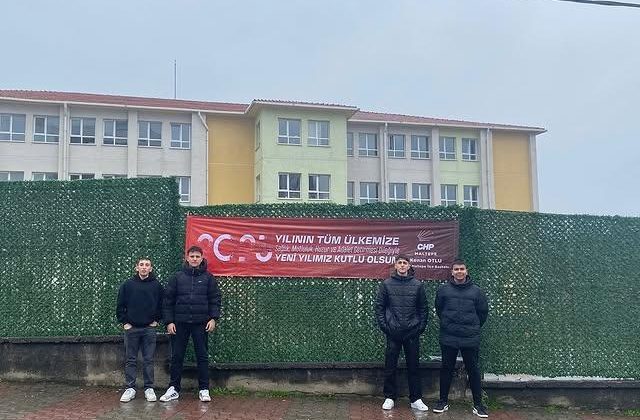 Maltepe’de Yeni Yıl Kutlaması İçin Pankart Çalışması