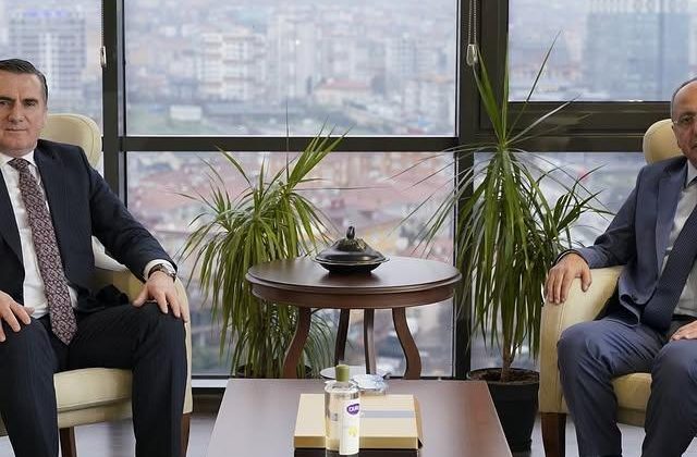 Pendik Kaymakamı Mehmet Yıldız, Ümraniye Kaymakamı Yüksel Çelik’i Ziyaret Etti