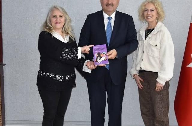 İstanbul Pendik Eğitim Kültür ve Sanat Yardımlaşma Derneği Başkanı Şefika Yazıcı ve Yönetim Ekibi, Pendik İlçe Milli Eğitim Müdürü Ertan Saygın’ı Ziyaret Etti