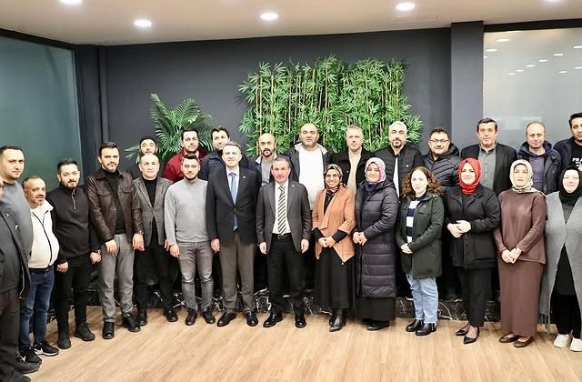 AK Parti Sultanbeyli İlçe Yönetimi ve Mahalle Başkanları Toplantısı Yapıldı