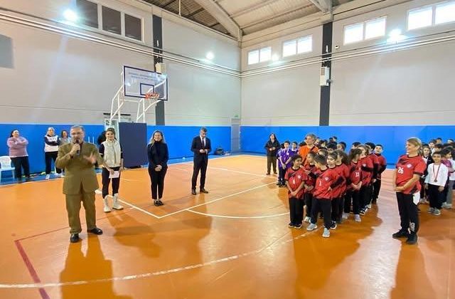 Ataşehir Kaymakamı Bekir Dinkirci, İçerenköy Hasan Leyli Ortaokulu’ndaki Ödül Törenine Katıldı