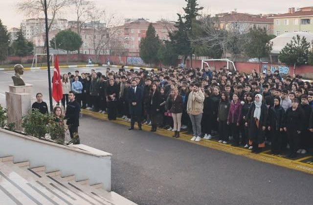 Pendik Belediye Başkanı ve ilçe milli eğitim müdürü Tarık Buğra Anadolu Lisesi’ni ziyaret etti