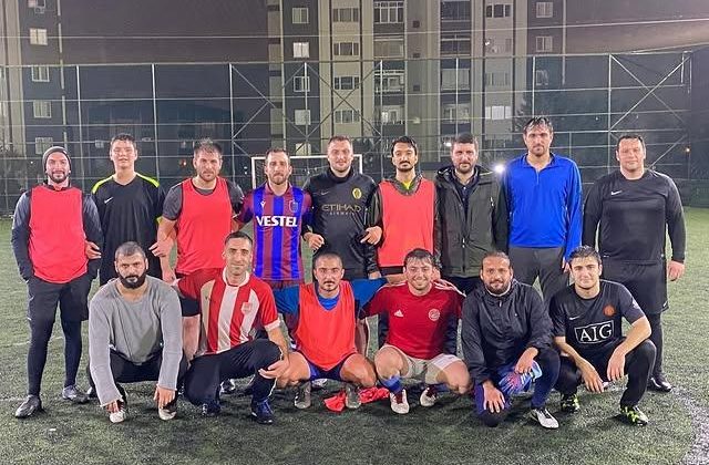 AK Gençlik, TÜGVA Pendik ve İlçe Gençlik Kolları Yönetimi Arasında Dostluk Maçı Düzenlendi