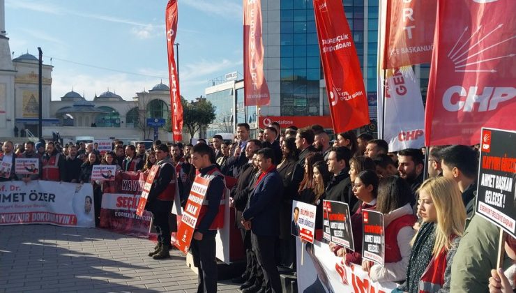 CHP Pendik Gençlik Kolları Esenyurt’ta Tanıtım Etkinliği Düzenledi