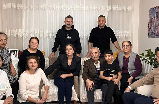 CHP Pendik Kadın Kolu, Mehmet Önal’ın Eşine Geçmiş Olsun Ziyaretinde Bulundu