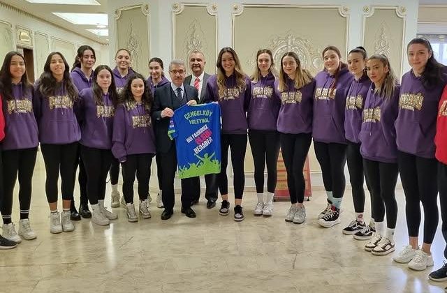Üsküdar Kaymakamı Adem Yazıcı, Çengelköy Voleybol Spor Kulübü’nü Kabul Etti