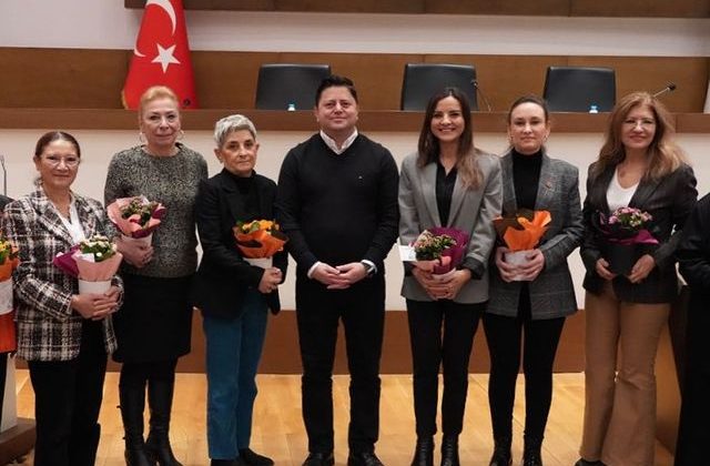 Atatürk’ün önderliğinde kadınların milletvekili seçme ve seçilme hakkını kazanmalarının 90. yılı kutlandı