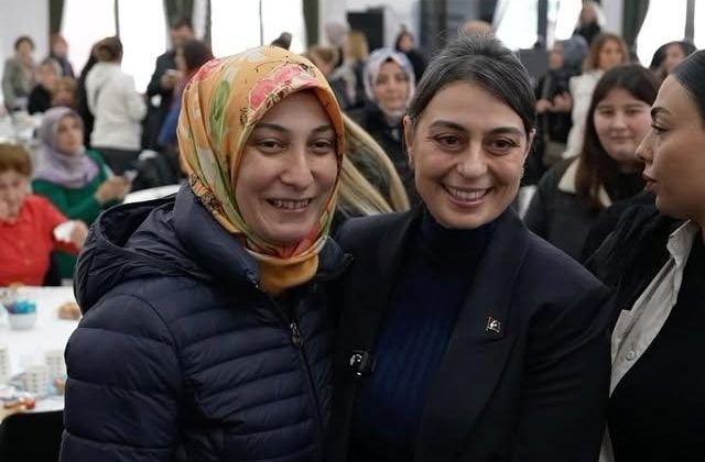 Üsküdar Belediye Başkanı Sinem Dedetaş, Kadınlara Kahvaltı Etkinliği Düzenledi